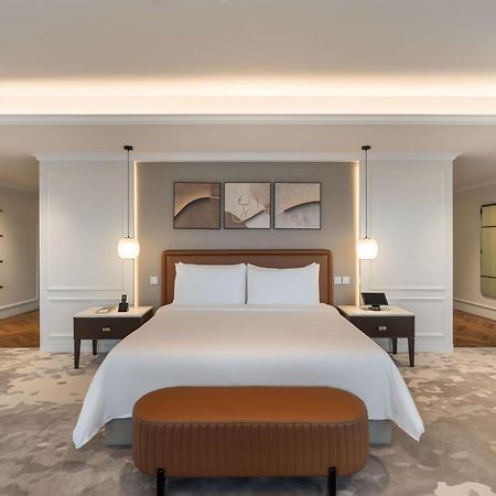 Kempinski The Boulevard Dubai Exterior foto A bedroom at the hotel