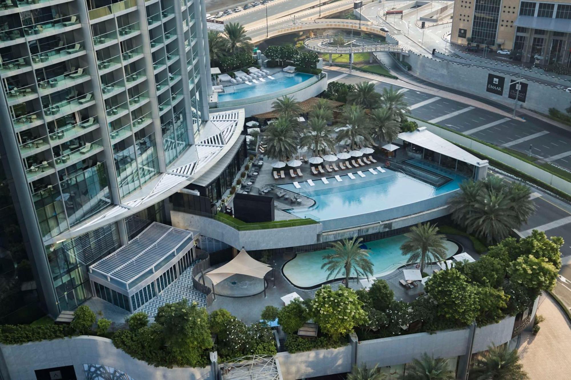 Kempinski The Boulevard Dubai Exterior foto The swimming pool at the complex